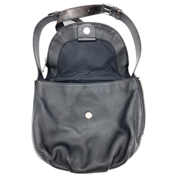 Marc Jacobs Black Leather Expendable Shoulder Bag - Picture 3 of 12